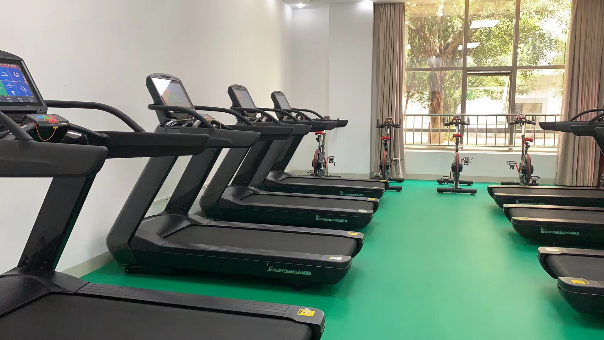 健身俱樂(lè)部器材