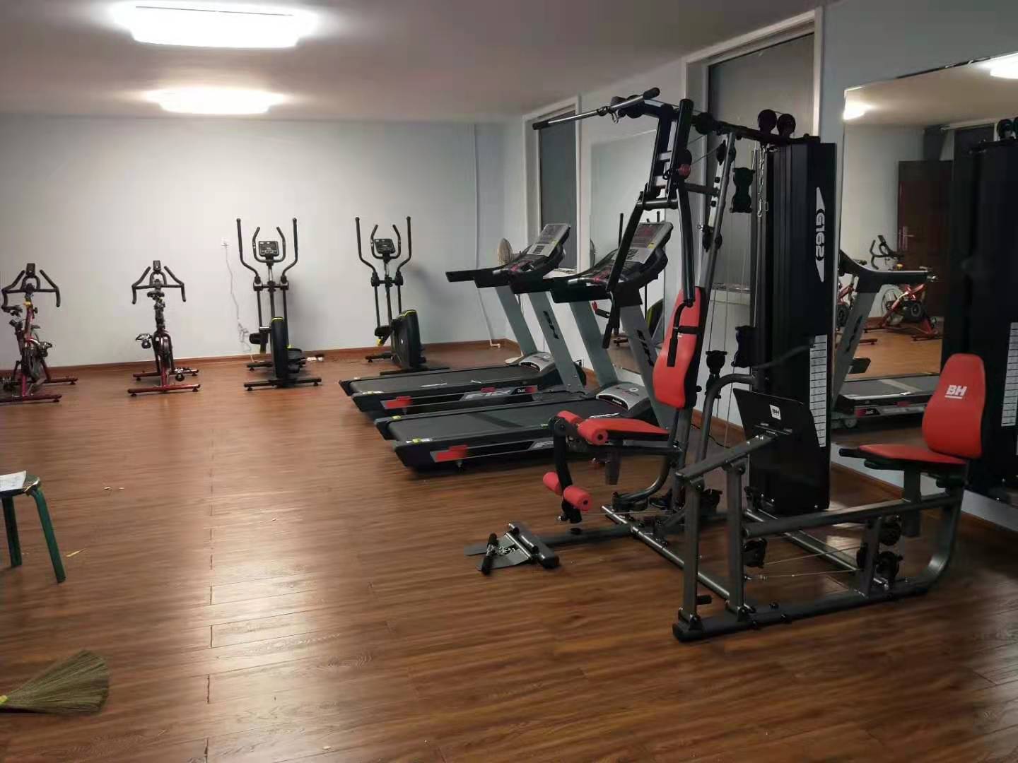 家里健身買(mǎi)個(gè)什么器材最好